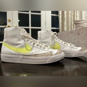 Women’s Blazer Mid '77 Essential 'White Volt’ 2021